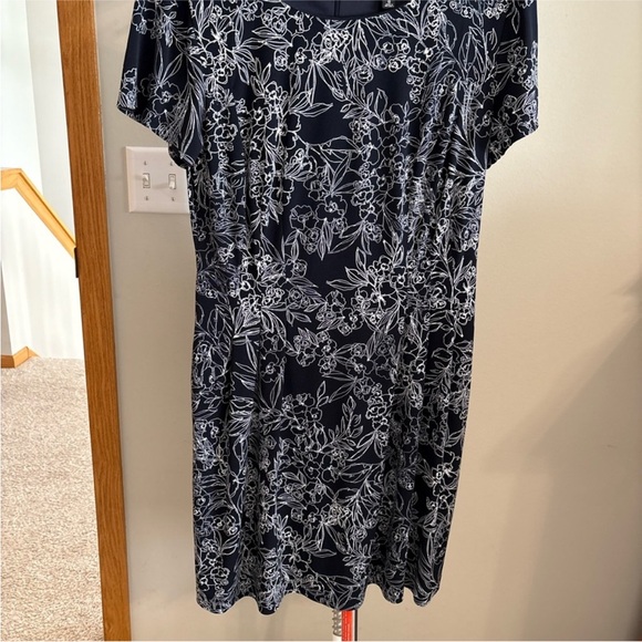 Roz and Ali blue dress with white flower pattern. So cute and comfortable. - Picture 1 of 6